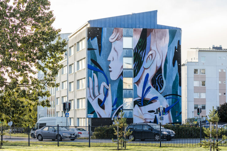 Photo of a large graffiti on the side of a block of flats.