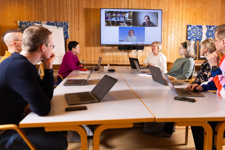 Researchers are having a meeting together.
